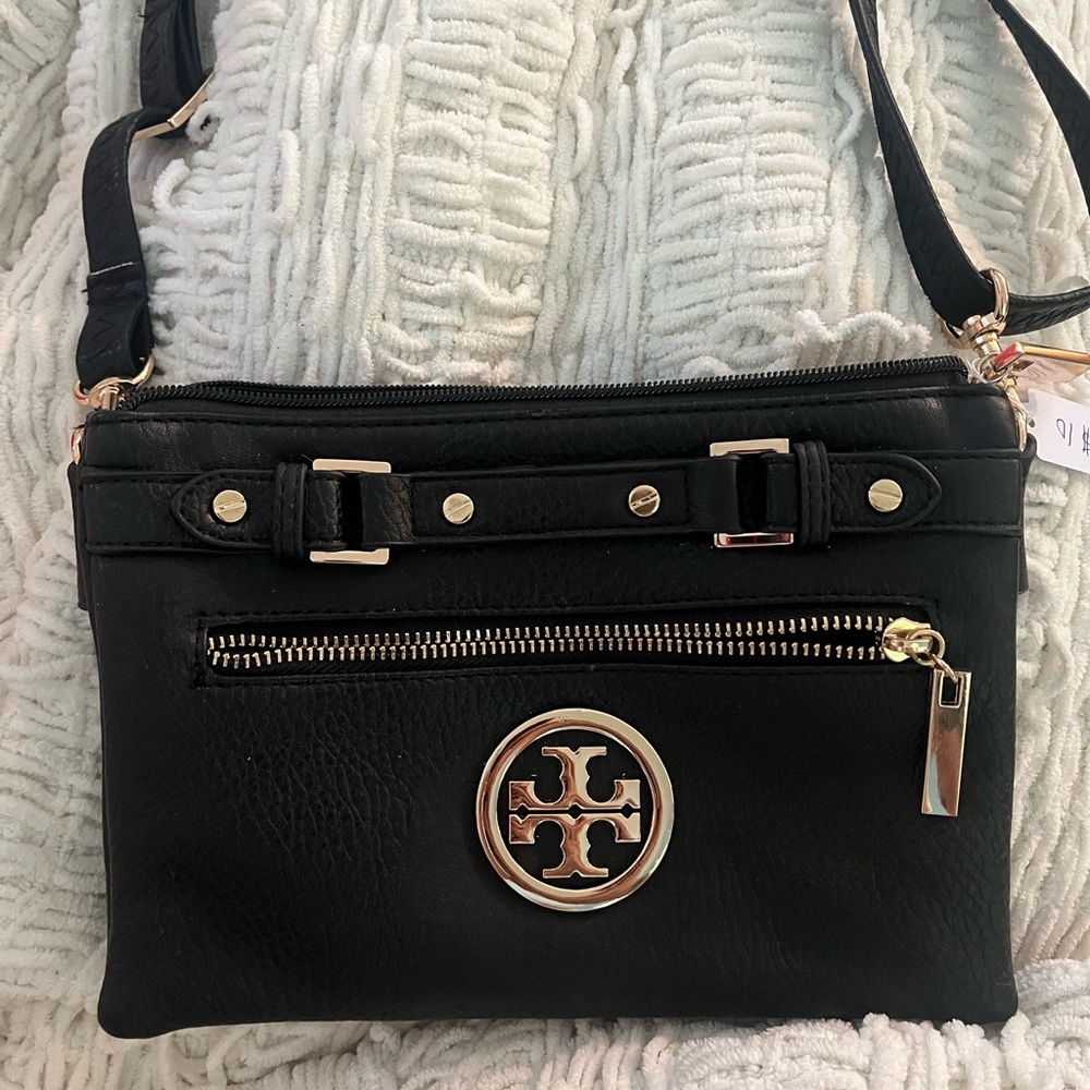 Great small cross body or over arm.